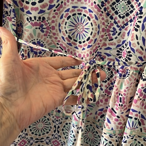 Style & Co. long sleeved, lightweight top. White multi-colored. Size PMedium - Picture 7 of 8